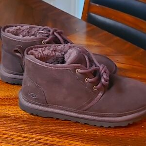 UGG BOOT